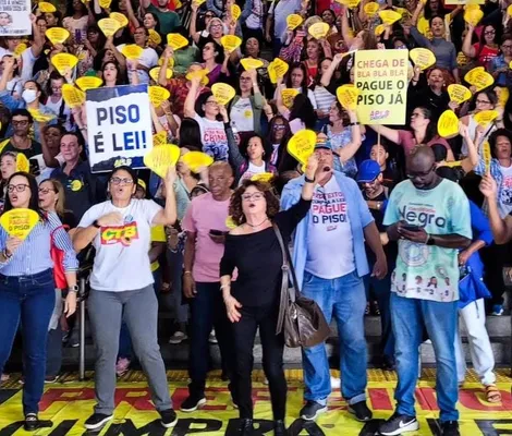 Imagem ilustrativa da imagem Após 74 dias, professores de Salvador encerram greve