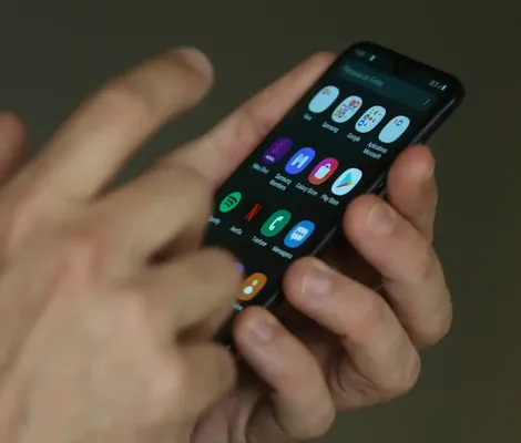 Imagem ilustrativa da imagem Privacidade reforçada: 'Zap' muda regras para menores de 18