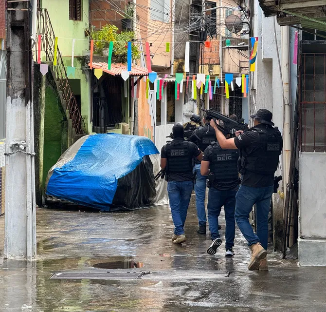 Imagem ilustrativa da imagem Equipes da polícia brotam com força total na Engomadeira; confira tudo