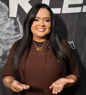 Imagem ilustrativa da imagem Lésbica, Klessinha defende beijo de pessoas do mesmo sexo em shows