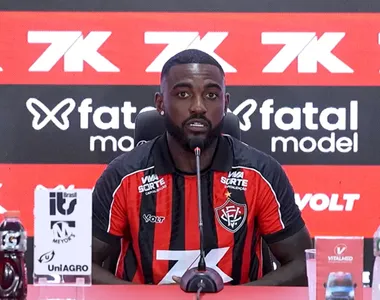 Ramon, novo lateral-esquerdo do Vitória