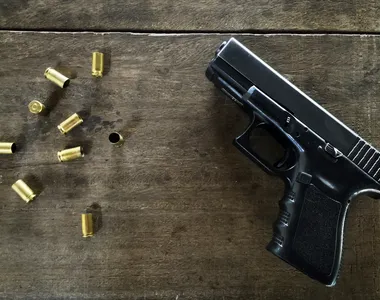 Um dos condutores foi alvejado por arma de fogo