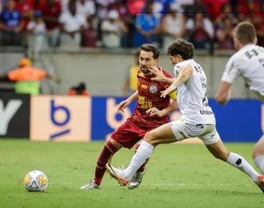 Everton Ribeiro foi o autor da assistência que garantiu a classificação do Esquadrão