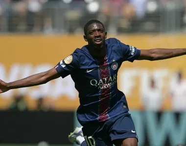 Dembelé, atacante do PSG e melhor jogador do mundo