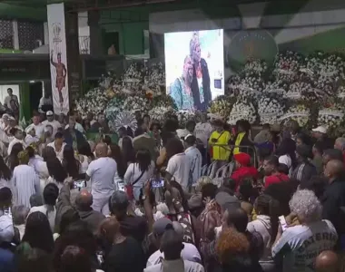 Samba e emoção marcam velório de Arlindo Cruz