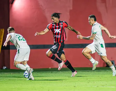 Fabri pede desculpas à torcida do Vitória após pênalti contra Juventude