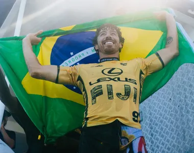 Curitibano é o melhor surfista do mundo em 2025