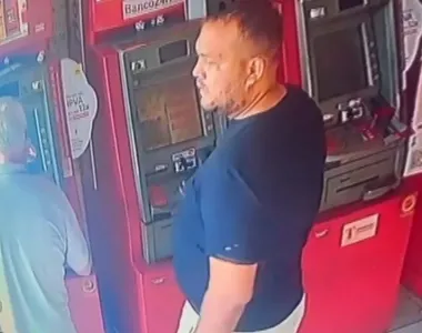 Golpe foi registrado por uma câmera de segurança