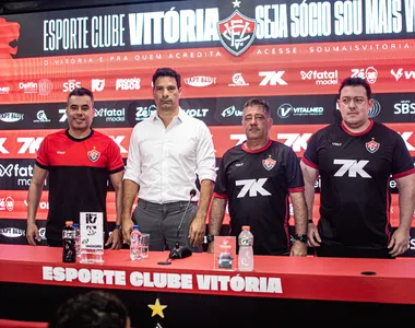 Comandante foi apresentado ao lado de diretor de futebol e de sua comissão na Toca