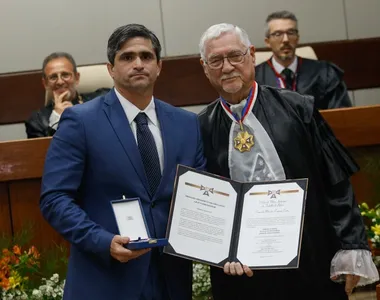 Presidente do Grupo A TARDE, João de Mello Leitão ao lado do desembargador Renato Simões