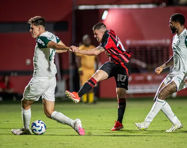 Em casa, o Vitória empatou com o Palmeiras