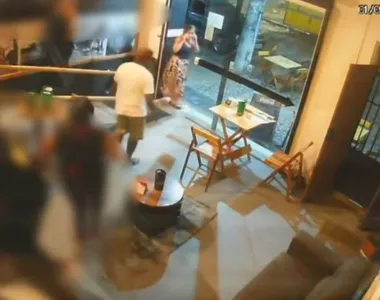 Homem foi detido na noite de domingo (31)