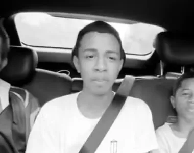 Os três estavam em uma motocicleta no momento do acidente