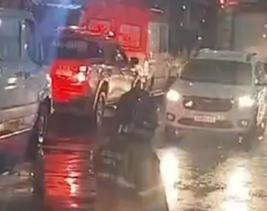 Imagens compartilhadas nas redes sociais mostram o Corpo de Bombeiros no local
