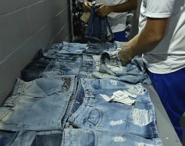 Materiais de vestuário são descaracterizados pelos presos