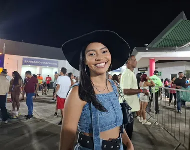 Aiala estava acompanhada por um grupo de amigos