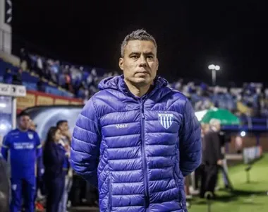 Jair Ventura tem a missõa de evitar o rebaixamento do Vitória
