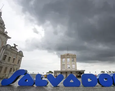 O tempo é de chuva na capital dos baianos
