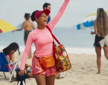 Raquel perdeu tudo e voltou a vender sanduíches na praia