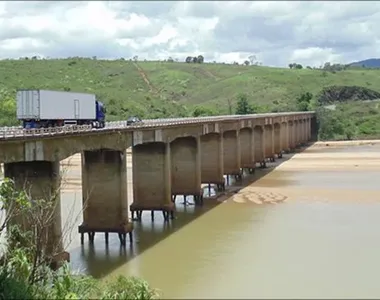 Ponte sobre o Rio Jequitinhonha