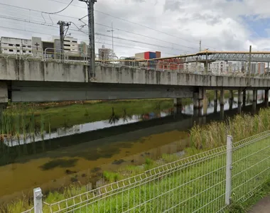 Bandido se jogou em um córrego próximo a estação Imbuí