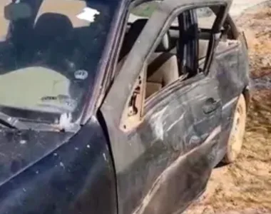 Carro que estava idoso atingido por outro veículo
