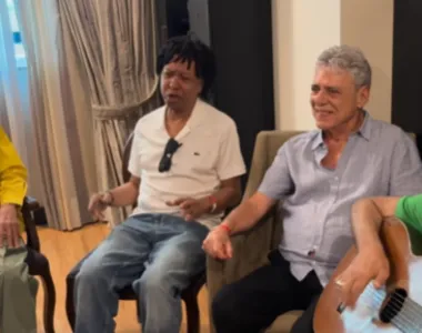 Da esquerda para direita: Caetano Veloso, Djavan, Chico Buarque e Gilberto Gil