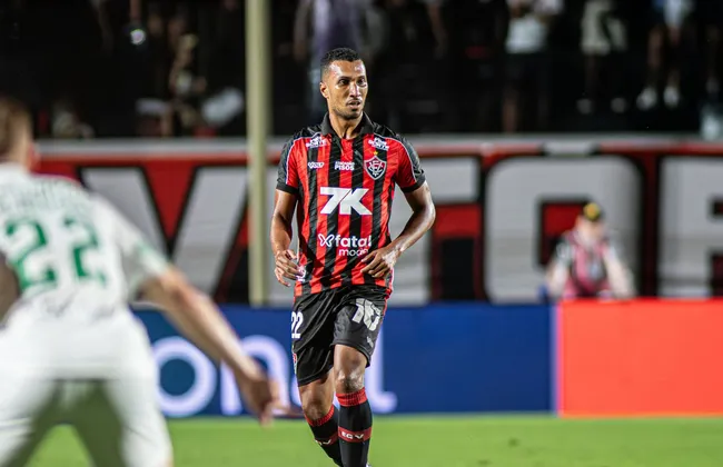 Imagem ilustrativa da imagem Atacante criticado pela torcida pode deixar o Vitória rumo à Série B