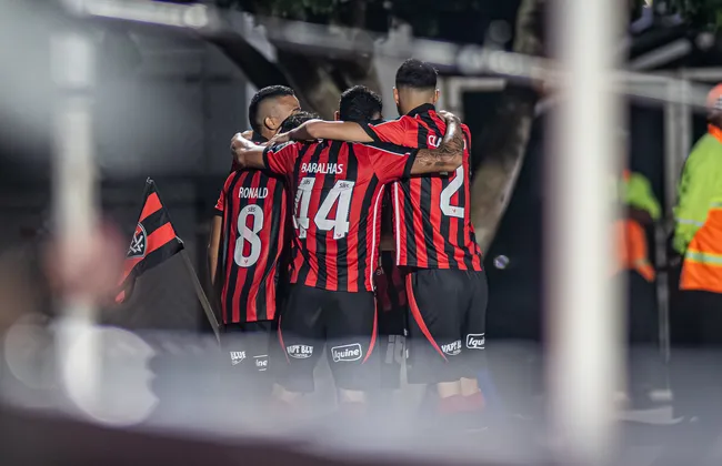 Imagem ilustrativa da imagem Veja qual posição Vitória estaria caso vencesse jogos no Barradão