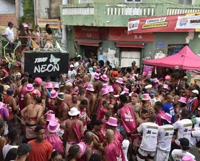 A TARDE Folia chega junto com correspondentes no Carnaval dos bairros - Imagem
