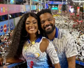 Apaixonados, Erika Januza e Arlindinho fazem desfile no Alerta Geral - Imagem