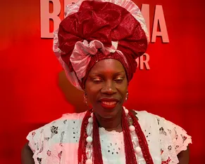 Baiana pé quente dá presente especial para Carlo Ancelotti em Salvador - Imagem