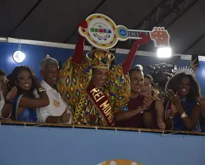 Chave é entregue ao Rei Momo e Carnaval de Salvador dá o play - Imagem