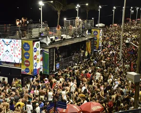 Beijo na boca e socos: historiador explica resenhas do Carnaval - Imagem
