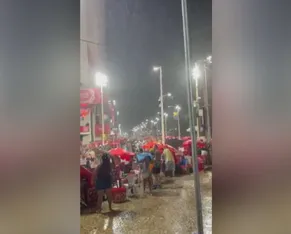 Vídeo: 'cacau' cai com força no primeiro dia do Carnaval de Salvador - Imagem
