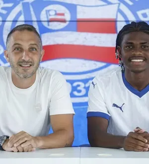 Imagem ilustrativa da imagem Bahia assina contrato profissional com jóia de 16 anos da base