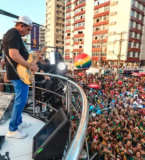 Imagem ilustrativa da imagem Bloco Me Abraça vai desfilar de novo ao som de Durval Lelys