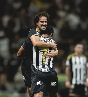 Imagem ilustrativa da imagem Galo depena o Bahia, que continua fuleiro fora de casa