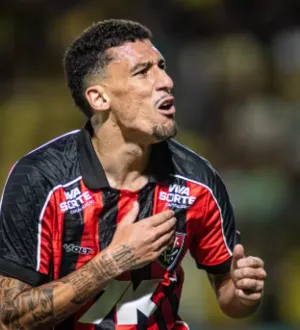 Imagem ilustrativa da imagem Herói da partida, Baralhas dispara: “O Vitória é pra quem acredita"