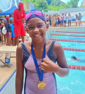 Imagem ilustrativa da imagem Jovem nadadora é a mais nova promessa do esporte baiano