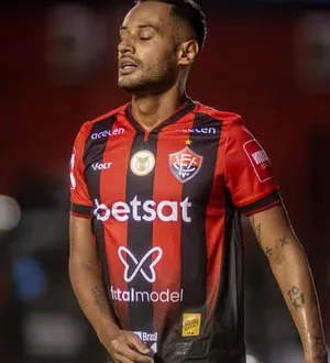 Imagem ilustrativa da imagem Preso desde junho, ex-atacante do Vitória vai a julgamento em 2026