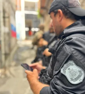 Imagem ilustrativa da imagem Quarto suspeito de matar trabalhadores é enjaulado