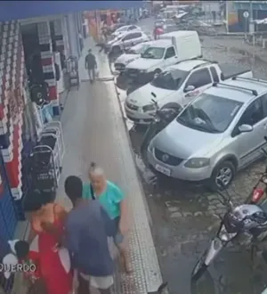 Imagem ilustrativa da imagem Taradão é procurado após apertar peito de blogueira no meio da rua