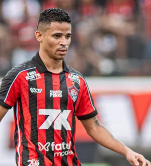 Imagem ilustrativa da imagem Vai ficar! Vitória anuncia a contratação de Erick em definitivo
