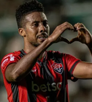 Imagem ilustrativa da imagem Willian Oliveira coloca o Vitória 'no pau' e cobra valor milionário