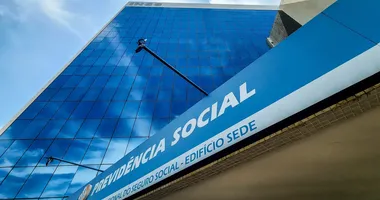 Imagem ilustrativa da imagem INSS vai liberar 13º mais cedo? Confira quem tem direito