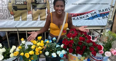 Imagem ilustrativa da imagem Correrias fazem a moeda com vendas de flores na festa de Iemanjá