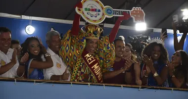 Imagem ilustrativa da imagem Chave é entregue ao Rei Momo e Carnaval de Salvador dá o play