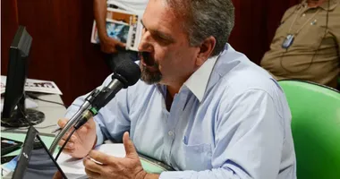 Imagem ilustrativa da imagem Deputado 'mete o pau' em ACM Neto por aparecer bebendo cachaça