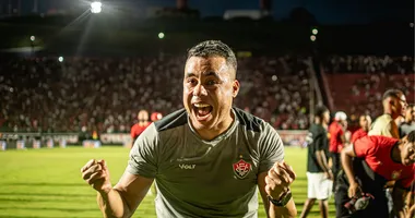 Imagem ilustrativa da imagem Ele fica! Vitória renova com Jair Ventura para 2026